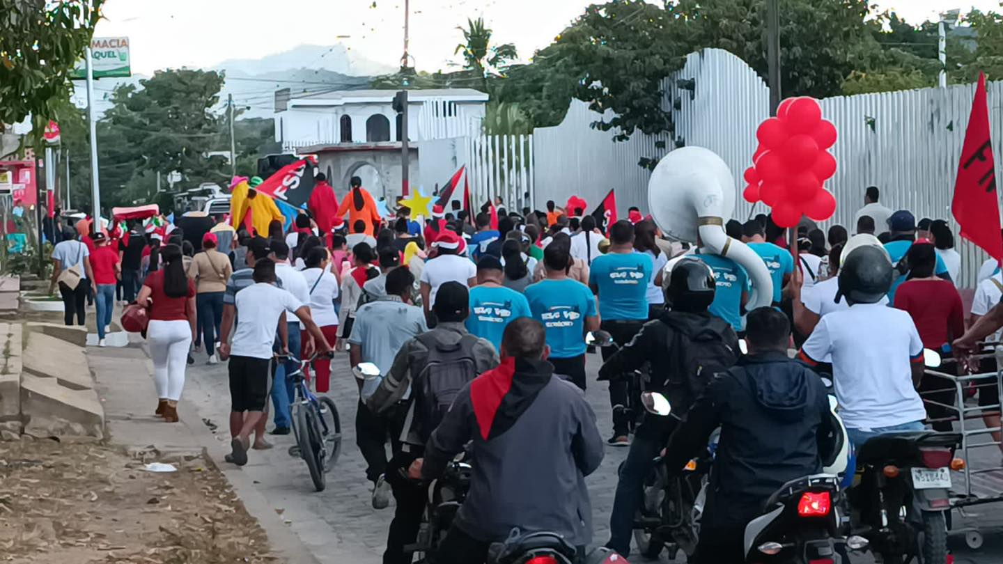 Familias Sandinista de Ocotal, en Nueva Segovia, caminaron con alegría en un Carnaval  para darle gracias a Dios por todas las victorias y  triunfos del año 2022 y recibir el 2023 con nuevas metas, nuevos retos y más victorias.