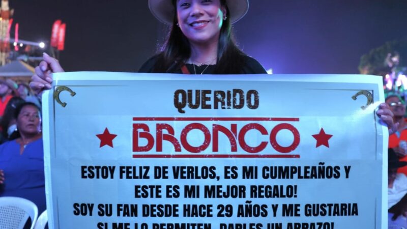 Así luce el Concierto de Los Bronco está noche en Managua, cientos de nicaragüenses corean sus éxitos en una espectacular presentación contiguo al Edificio Pellas.