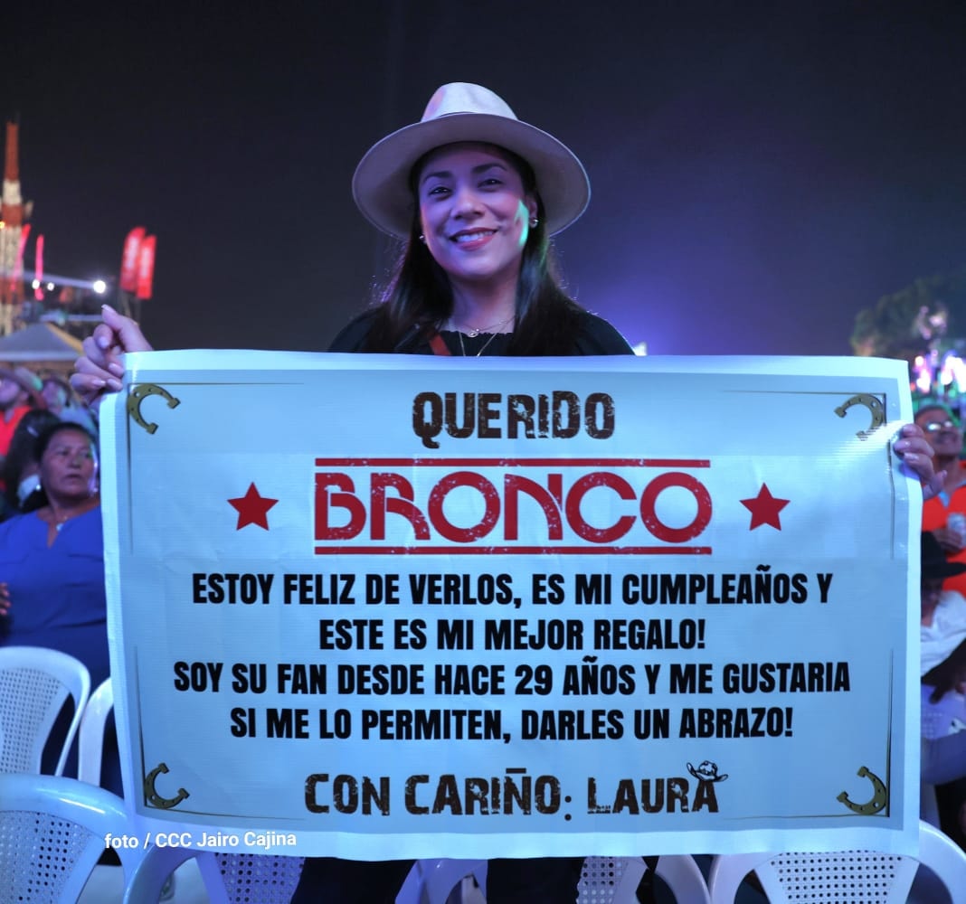 Así luce el Concierto de Los Bronco está noche en Managua, cientos de nicaragüenses corean sus éxitos en una espectacular presentación contiguo al Edificio Pellas.