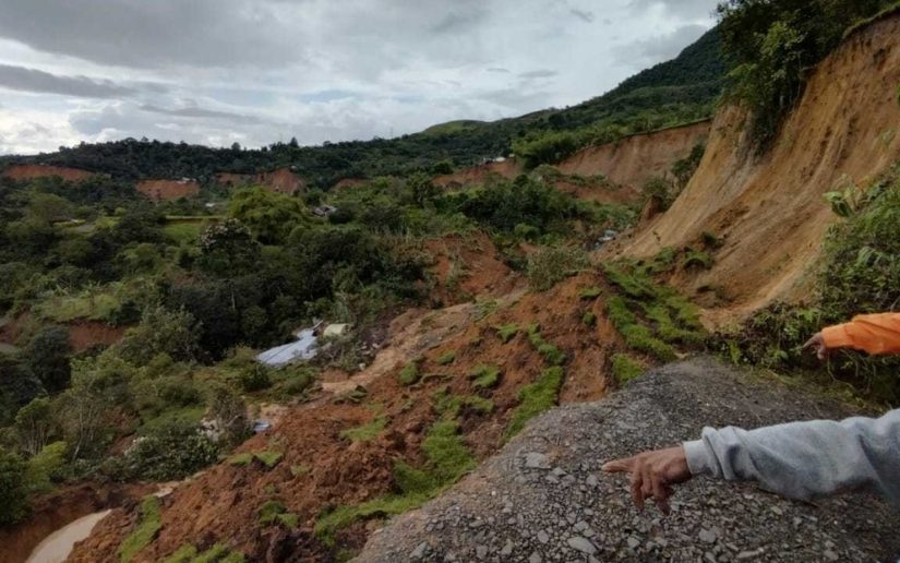 Deslizamiento de tierra deja aisladas a 300 familias en Colombia