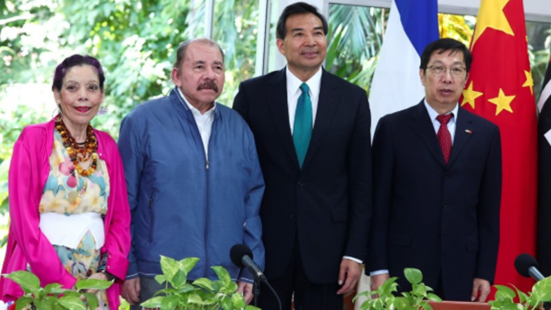 Presidente Daniel Ortega y Compañera Rosario se reúnen con el Presidente del CIDCA