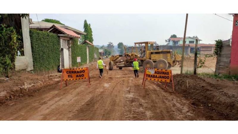 Avanza construcción de calles para el pueblo en Nueva Guinea