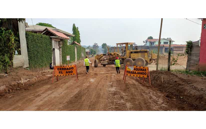 Avanza construcción de calles para el pueblo en Nueva Guinea