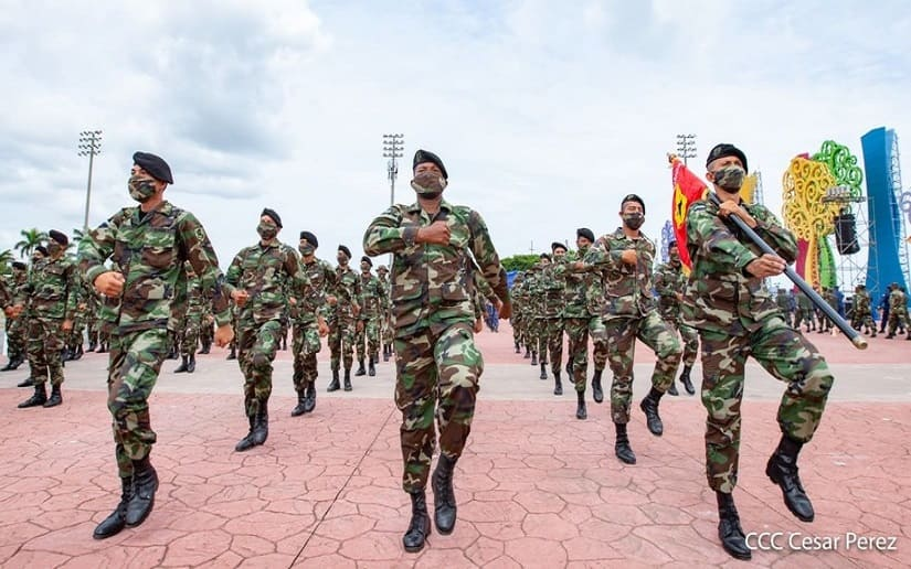 Saludo del Presidente y la Vicepresidenta al Ejército de Nicaragua