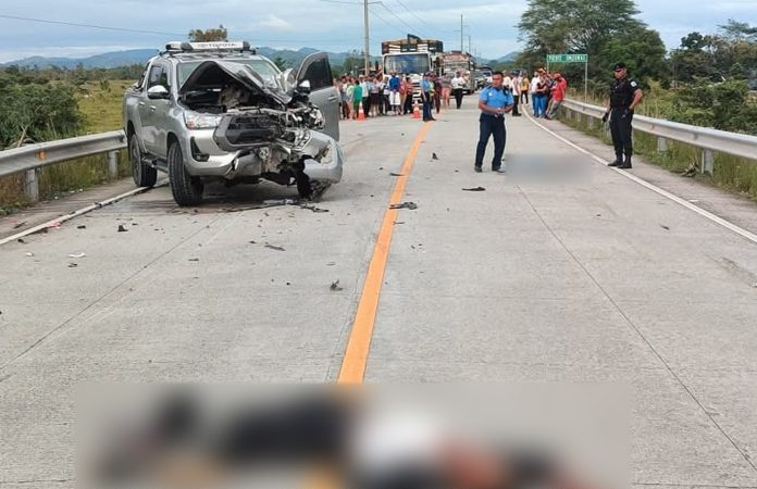 Dos personas fallecidas en un brutal choque entre motocicleta y camioneta en Rosita