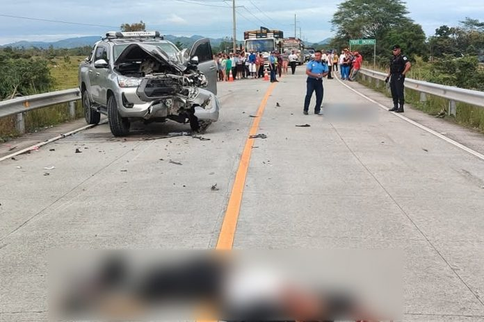 Dos personas fallecidas en un brutal choque entre motocicleta y camioneta en Rosita