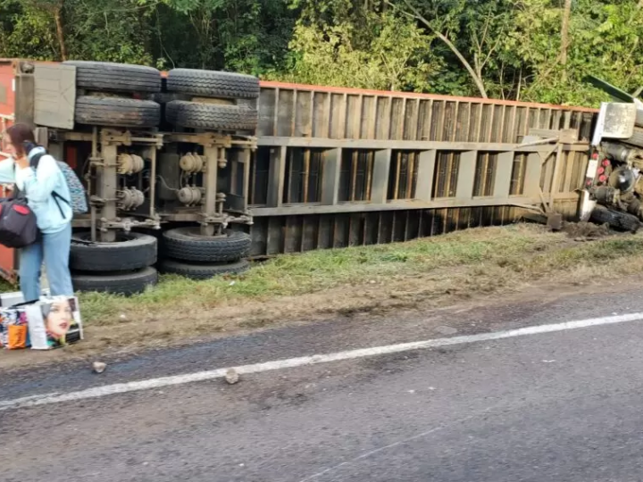 Furgón sin frenos impacta 5 vehículos en la Cuesta Kukamonga de Estelí