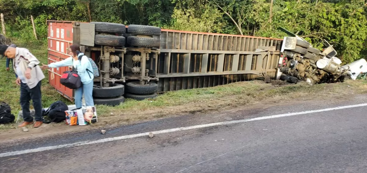 Furgón sin frenos impacta 5 vehículos en la Cuesta Kukamonga de Estelí