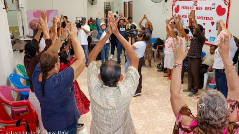 Adultos Mayores reciben entrenamiento en meditación y relajación