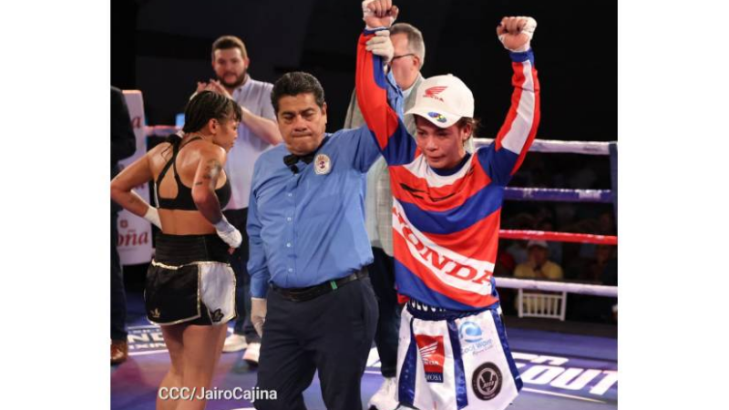 «La Colocha» Ortega y «Cascabel» Zapata dominan en vibrante noche de boxeo