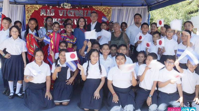 Japón entrega donativo de mobiliario escolar a colegio con su mismo nombre en Managua