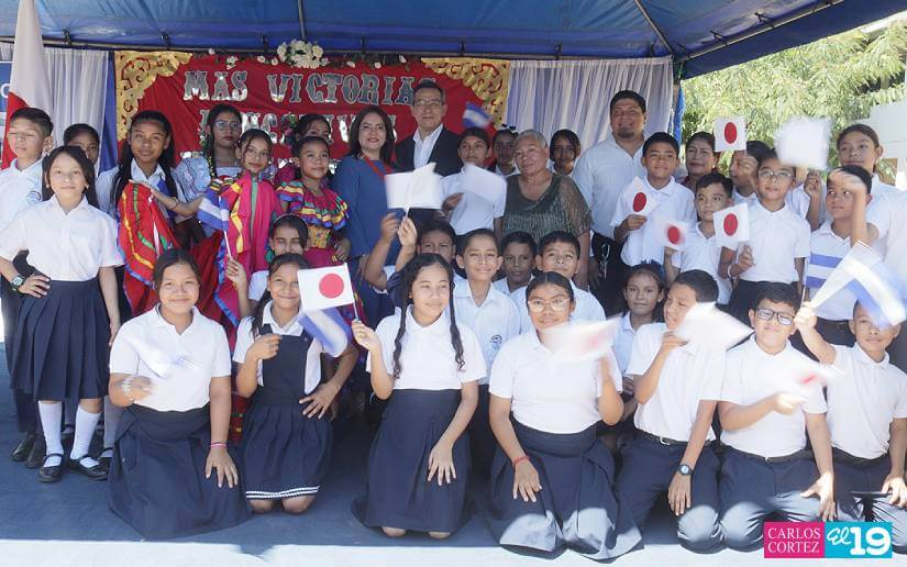 Japón entrega donativo de mobiliario escolar a colegio con su mismo nombre en Managua