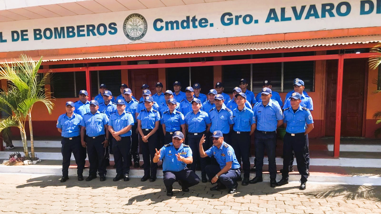 Curso especializado para bomberos fortalece seguridad ante vehículos eléctricos