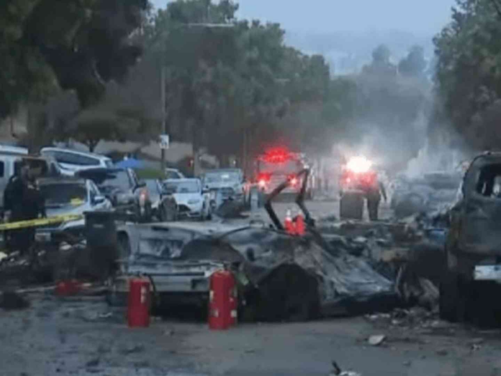 Avioneta se estrella contra 15 viviendas, reportan varios fallecidos en Estados Unidos