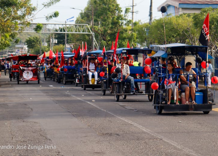 Trabajadores por cuenta propia realizan caravana en saludo al 46/19