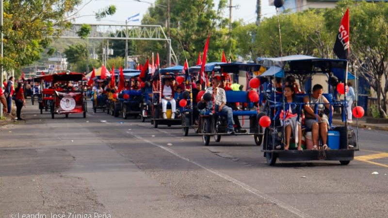Trabajadores por cuenta propia realizan caravana en saludo al 46/19
