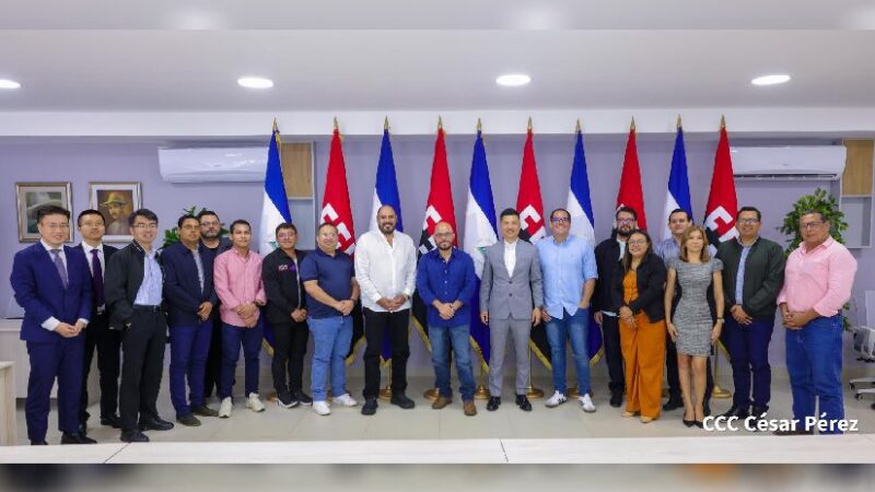 Comunicadores Sandinistas en encuentro con el Embajador Qu Yuhui