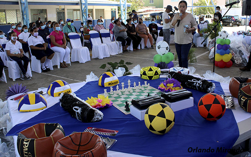 Ministerio de Educación entrega equipos deportivos para el desarrollo de los juegos escolares 2021