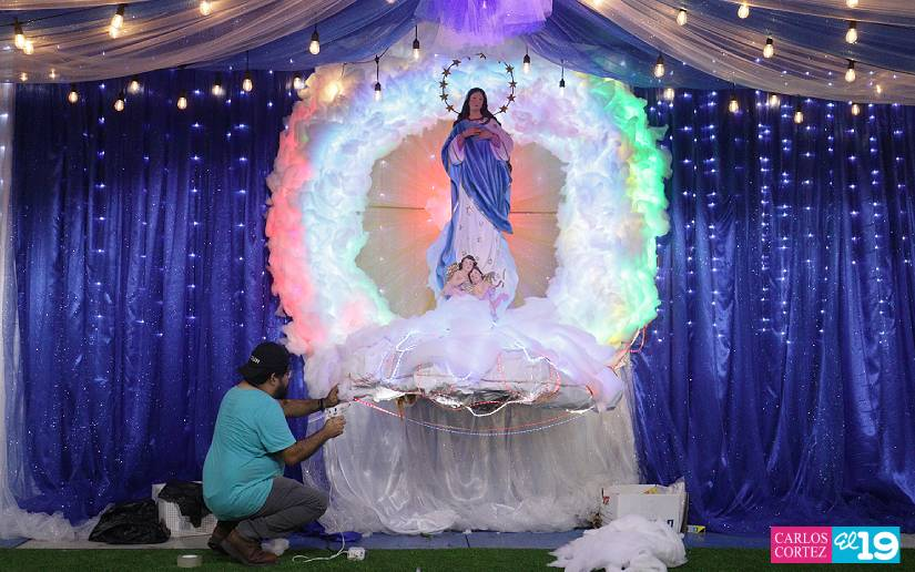 Avanza instalación de altares a la Purísima en Avenida de Bolívar a Chávez