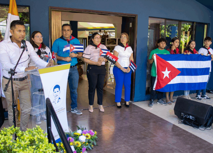 Universitarios rinden homenaje al Comandante en Jefe de la Revolución Cubana, Fidel Castro Ruz