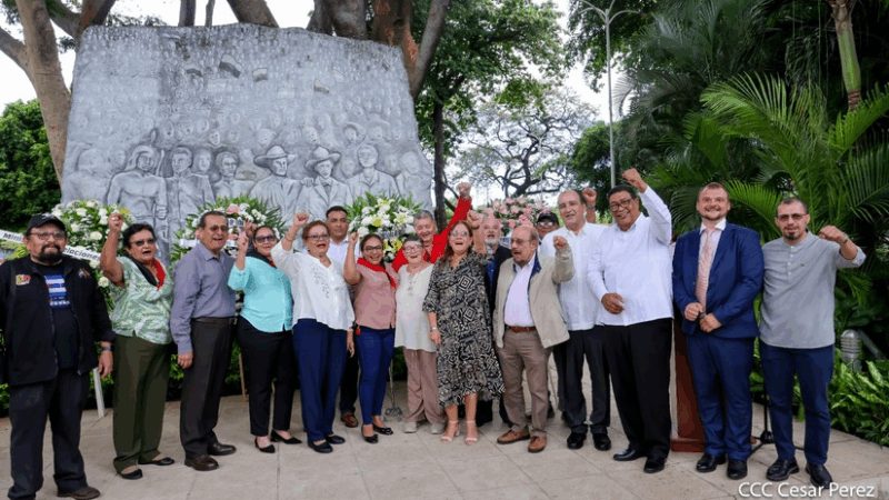 Con flores y poemas: Nicaragua recuerda el legado del Comandante Fidel Castro a 9 años de su paso a la inmortalidad
