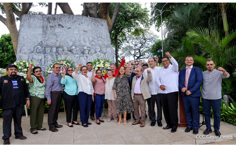 Con flores y poemas: Nicaragua recuerda el legado del Comandante Fidel Castro a 9 años de su paso a la inmortalidad