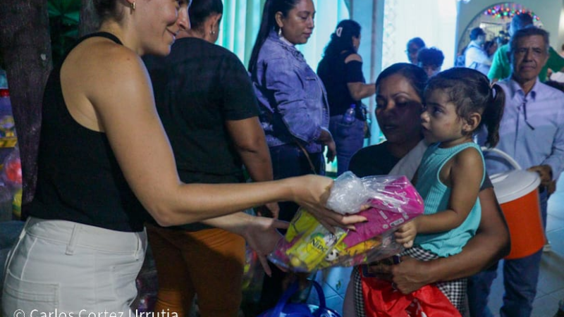 Familias de Managua celebran La Gritería con devoción y fervor mariano