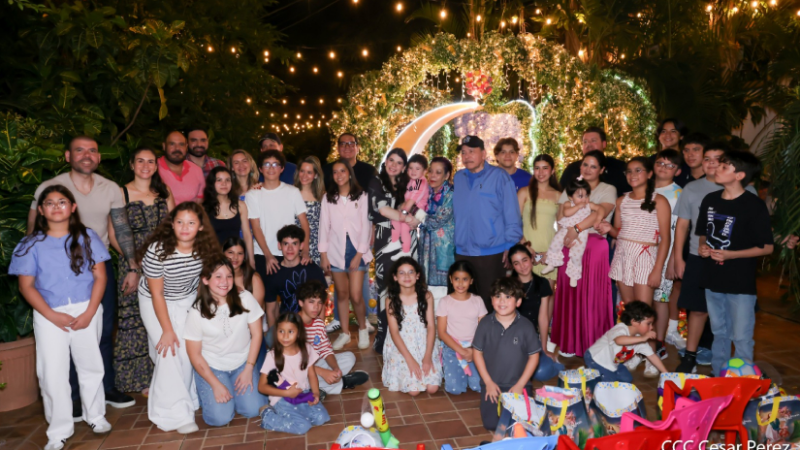 Comandante Daniel Ortega y Compañera Rosario Murillo celebran la Purísima en unión familiar