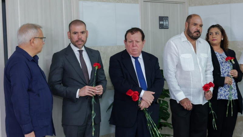 Nicaragua firma libro de condolencias por fallecimiento del ex embajador ruso Nikolai Vladimir