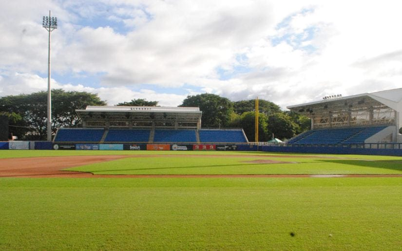Confederación Mundial de Beisbol y Softball supervisa las condiciones del estadio Roberto Clemente