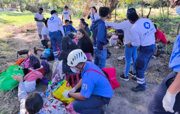Veinte personas escapan de la muerte al accidentarse camión en que viajaba a playa La Virgen, en Rivas