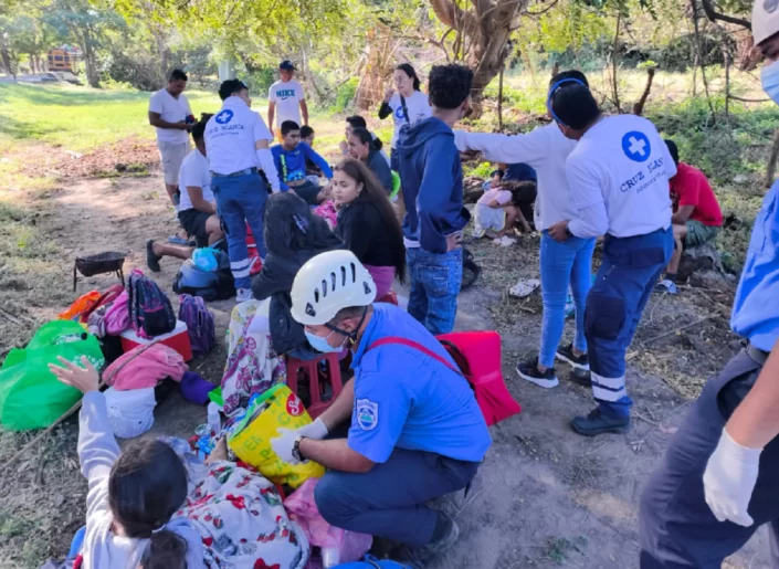 Veinte personas escapan de la muerte al accidentarse camión en que viajaba a playa La Virgen, en Rivas