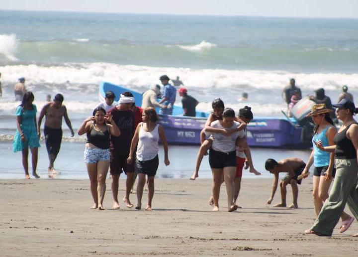 Familias despiden las vacaciones de Año Nuevo en los balnearios de Masachapa y Pochomil