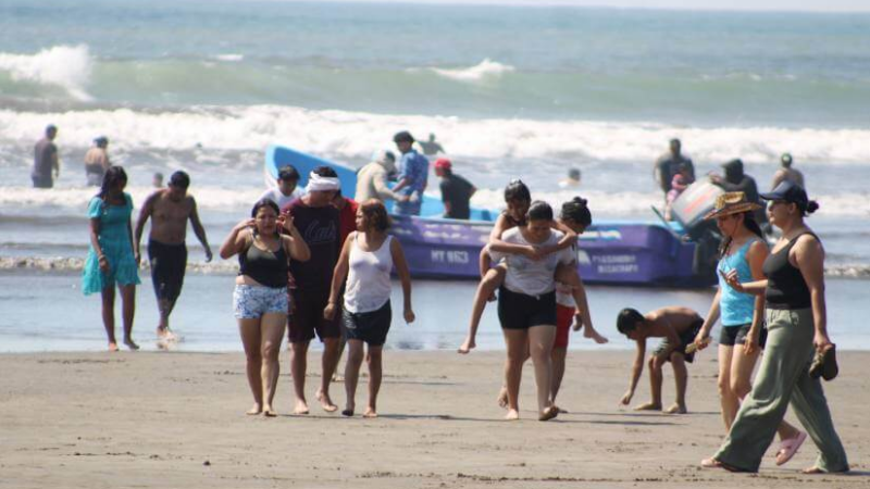 Familias despiden las vacaciones de Año Nuevo en los balnearios de Masachapa y Pochomil