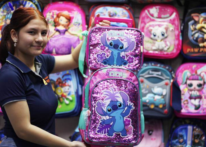 Inicia venta de uniformes y mochilas escolares en el mercado Roberto Huembes