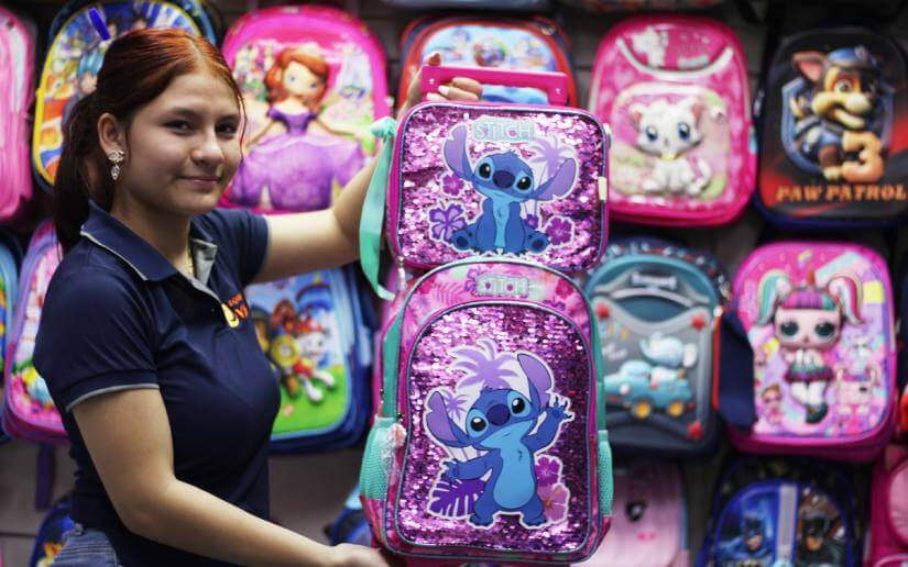 Inicia venta de uniformes y mochilas escolares en el mercado Roberto Huembes