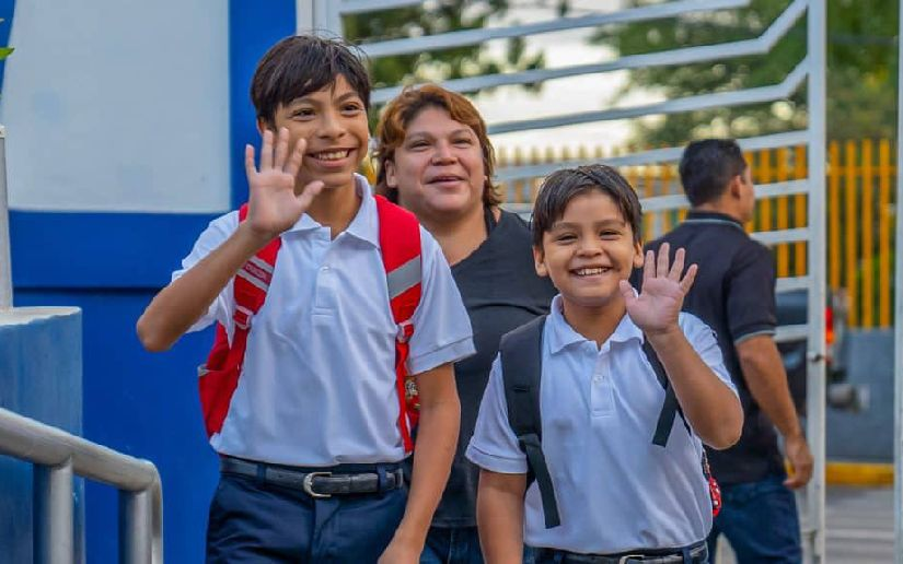 MINED inicia traslado de pupitres y equipos escolares para el ciclo escolar 2026