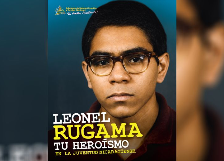 LEONEL, ORACIÓN EN PIE