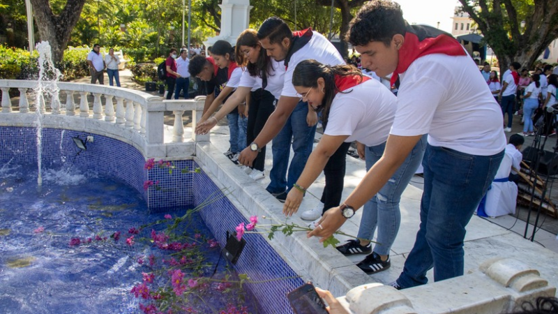 Estudiantes de Nicaragua rinden homenaje a Rubén Darío a 159 años de su natalicio