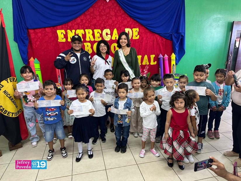 Entregan Bono Presidencial 2026 a protagonistas de Educación Inicial y Primaria