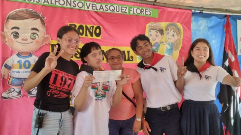 Entregan Bono Presidencial a protagonistas de la Escuela Especial Luis Alfonso Velásquez en Ciudad Sandino