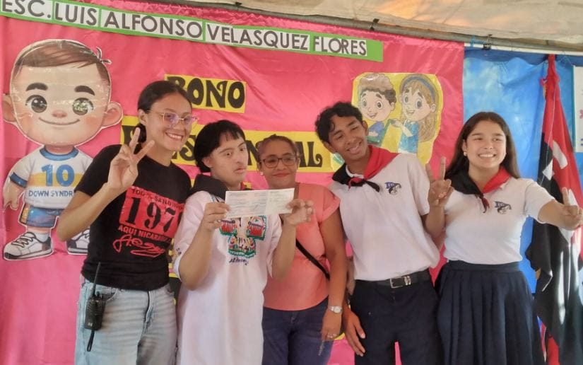 Entregan Bono Presidencial a protagonistas de la Escuela Especial Luis Alfonso Velásquez en Ciudad Sandino