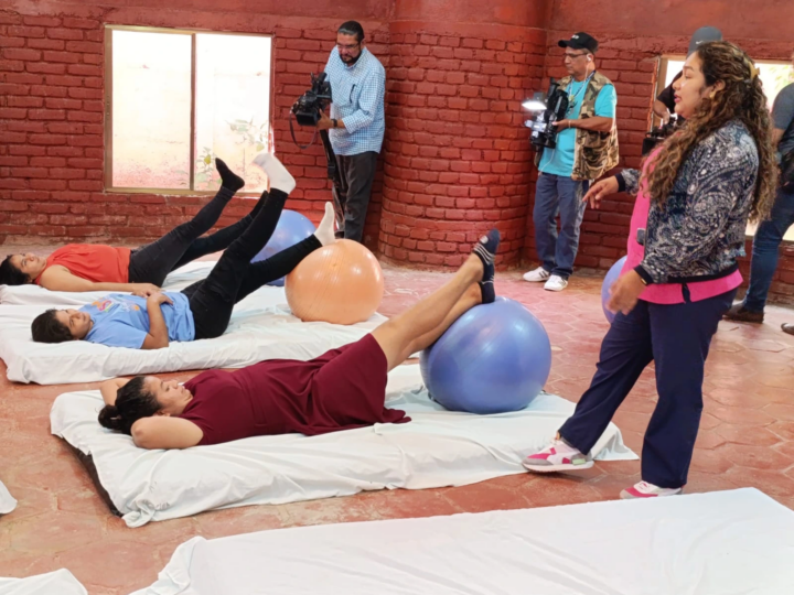 Feria de salud brinda atención integral a mujeres embarazadas