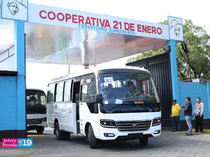 Transportistas de Nicaragua reciben modernos microbuses Yutong