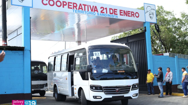 Transportistas de Nicaragua reciben modernos microbuses Yutong
