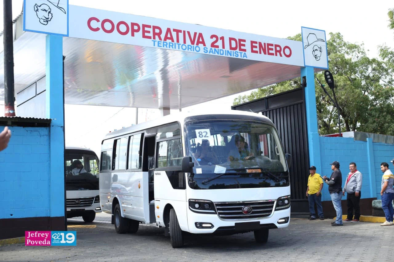 Transportistas de Nicaragua reciben modernos microbuses Yutong