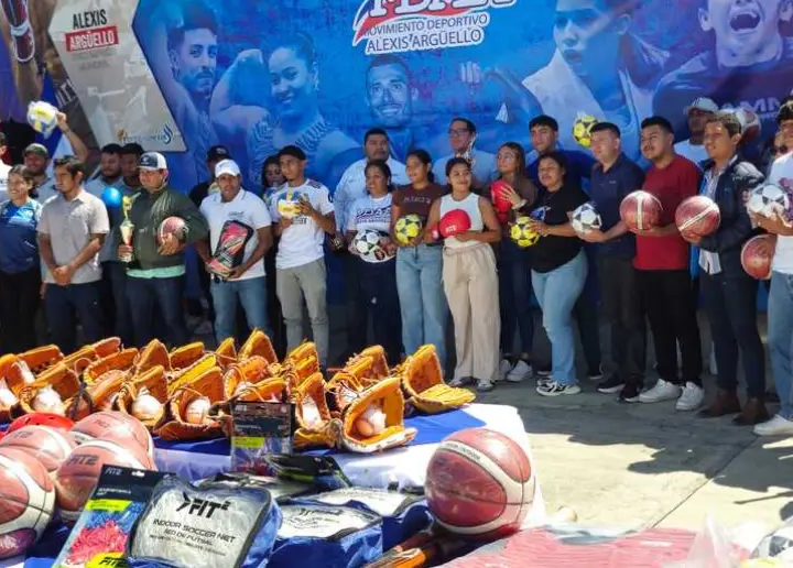 Gobierno Sandinista impulsa el deporte juvenil con entrega de implementos