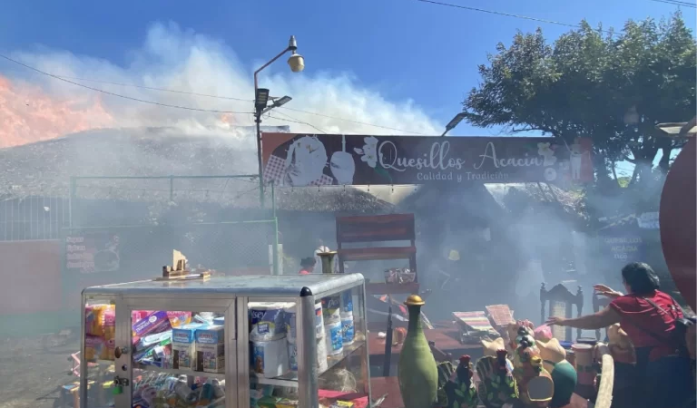 Llamas destruyen rancho de Quesillos Acacia en Nagarote, León