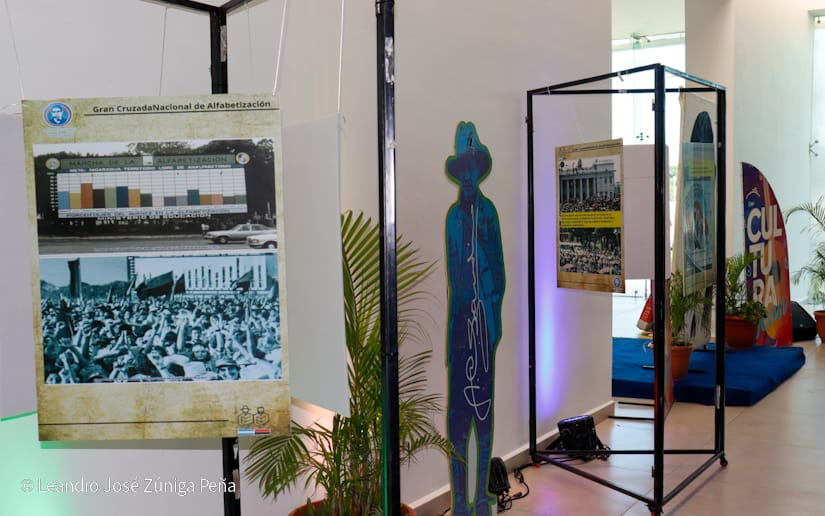 Juventud celebra 46 años de alfabetización con emotiva exposición fotográfica