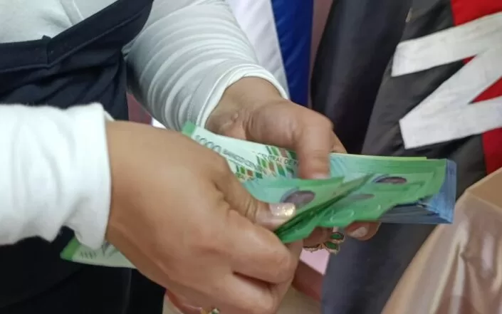 Servidor públicos reciben salario de abril por adelantado en vísperas de Semana Santa